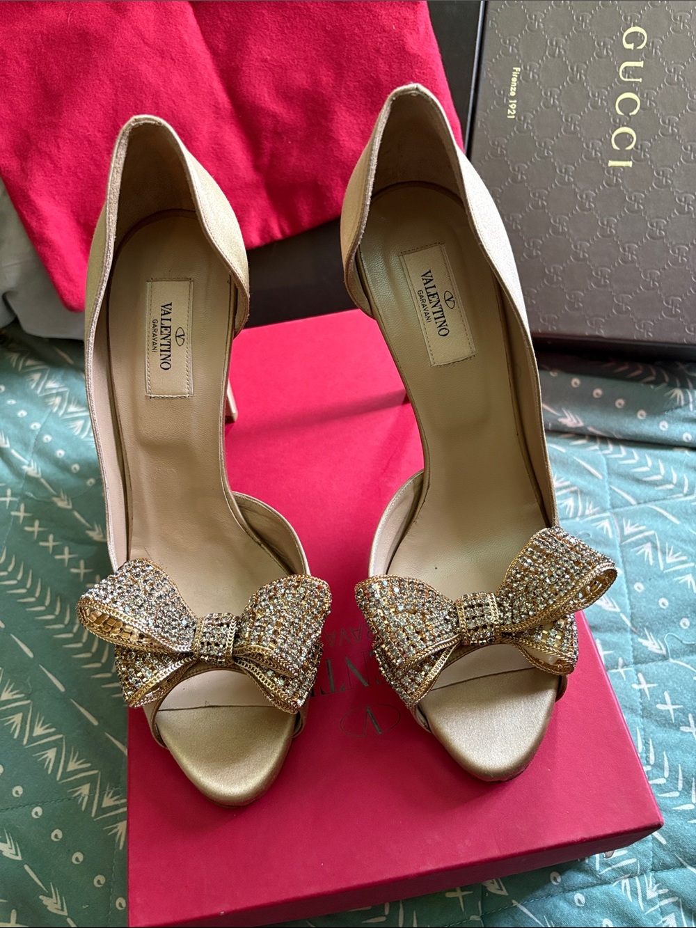 Stunning Valentino Champagne Gold Crystal Bow Peep-Toe Heels like new condition
